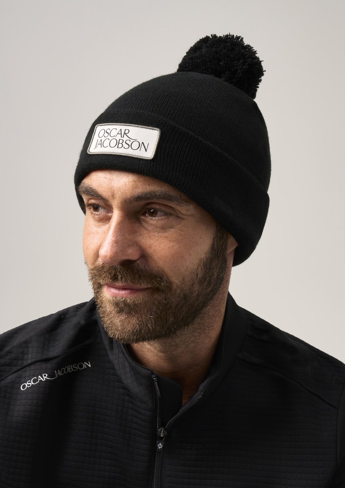 OJHAT0366_KNITTED_HAT_3_BLACK_MODEL_01