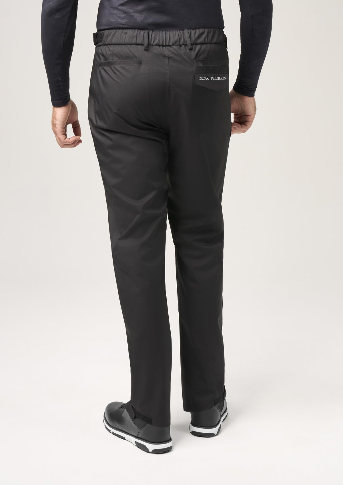 OJTRS0390_PATERSON II_BLACK_MODEL_02