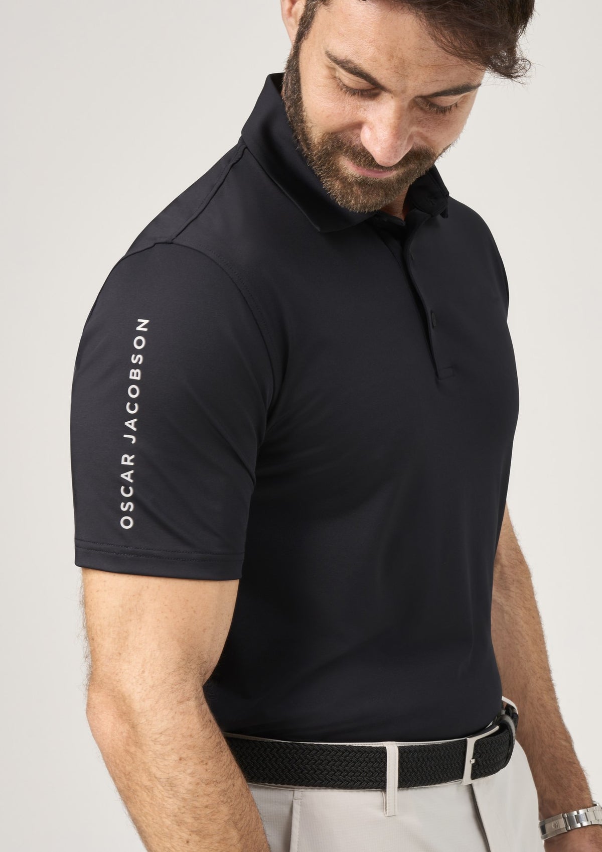 OJTS0244_BULLOCK_BLACK_MODEL_04